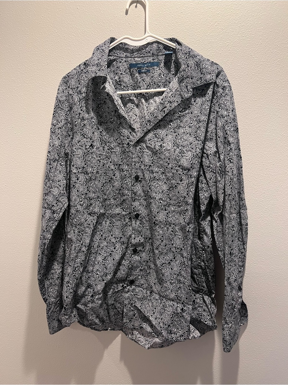 Perry Ellis Black & White Paisley Button-Down Shirt